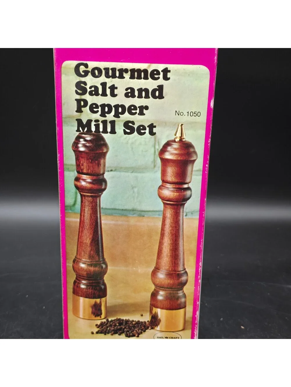 Vintage Gail Craft Wood Salt & Pepper Mill Set 10